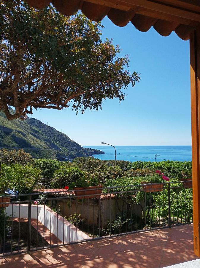 B&B La Casa Del Gelso Acquafredda Exterior foto