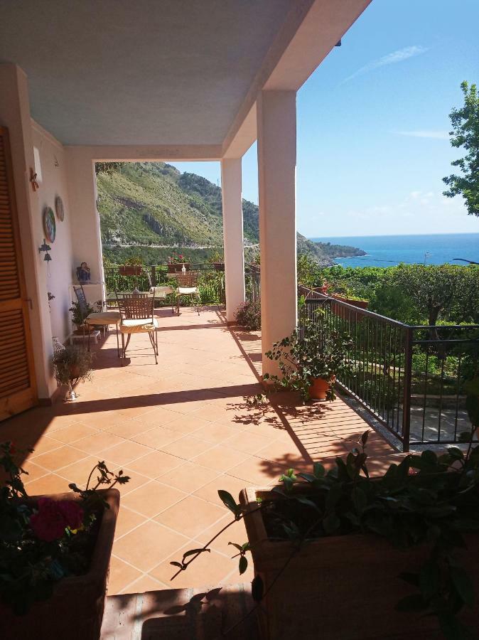 B&B La Casa Del Gelso Acquafredda Exterior foto